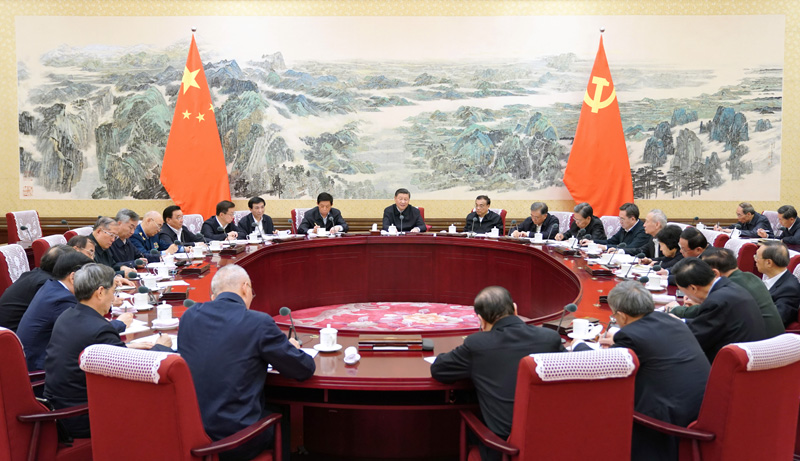 12月26日至27日，中共中央政治局召開(kāi)“不忘初心、牢記使命”專(zhuān)題民主生活會(huì )，中共中央總書(shū)記習近平主持會(huì )議并發(fā)表重要講話(huà)。新華社記者 李學(xué)仁 攝